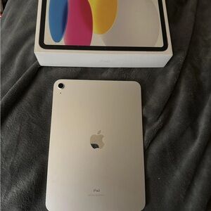 Apple iPad Silver Tablet